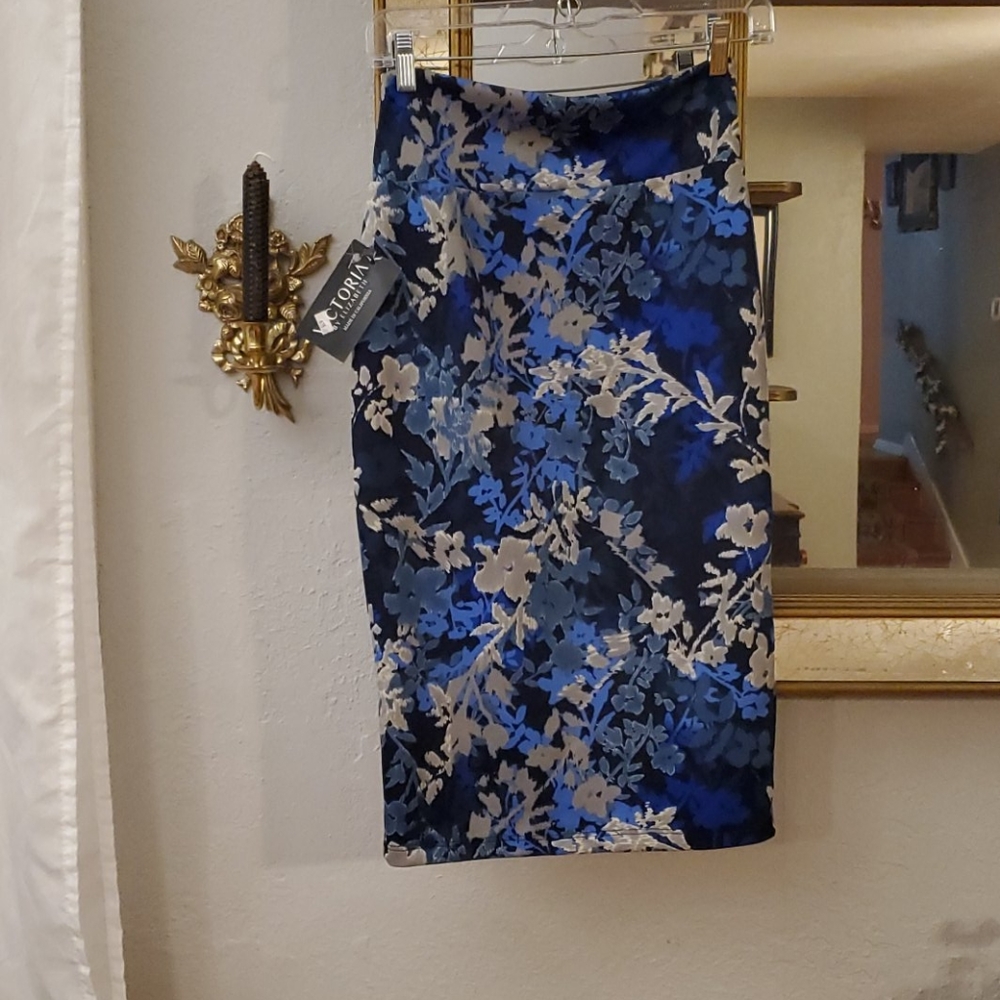 High waisted pencil skirt